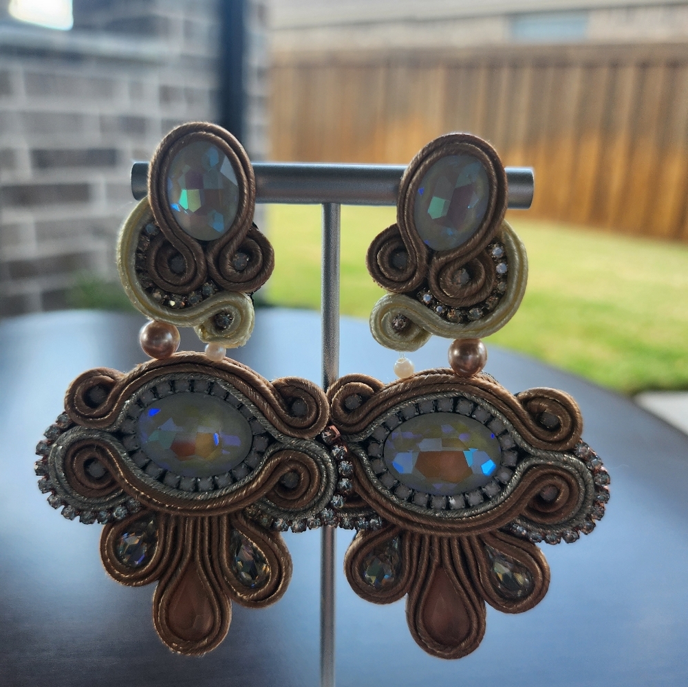 Earrings - Picture 13 of 16